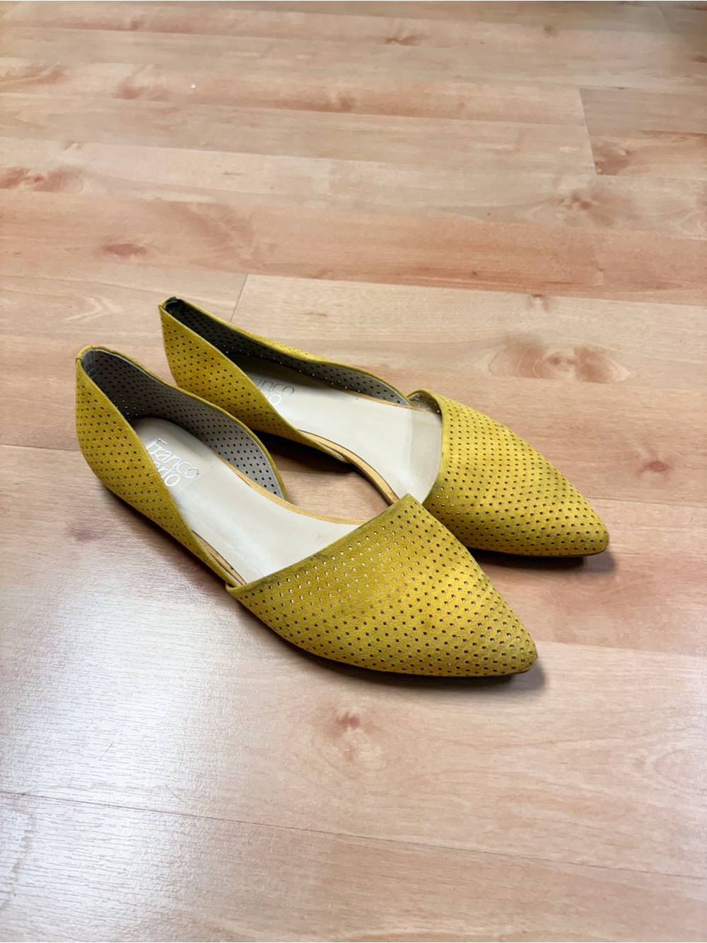 Franco Sarto Honey Mustard Pointed Toe Perforated D’Orsay Flats Womens Size 10 - Picture 2 of 9